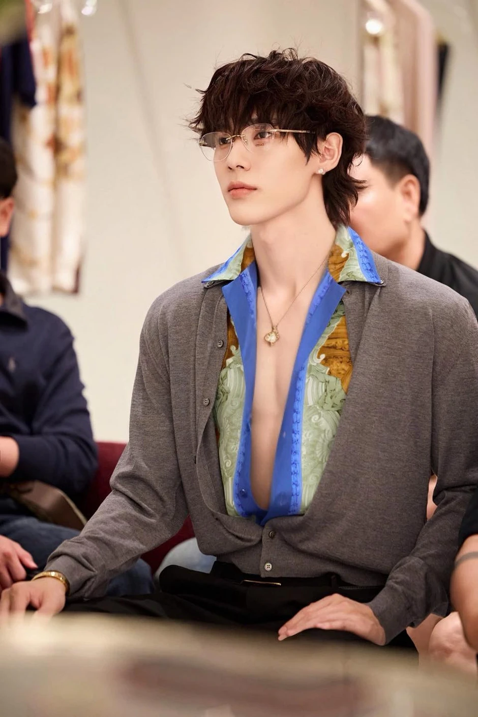 Vợ trẻ của NSND Công Lý 'đủ xinh là dừng', Angela Phương Trinh nam tính kỳ quặc Vợ trẻ của NSND Công Lý 'đủ xinh là dừng', Angela Phương Trinh nam tính kỳ quặc