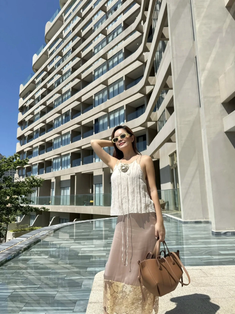 Vợ trẻ của NSND Công Lý 'đủ xinh là dừng', Angela Phương Trinh nam tính kỳ quặc Vợ trẻ của NSND Công Lý 'đủ xinh là dừng', Angela Phương Trinh nam tính kỳ quặc