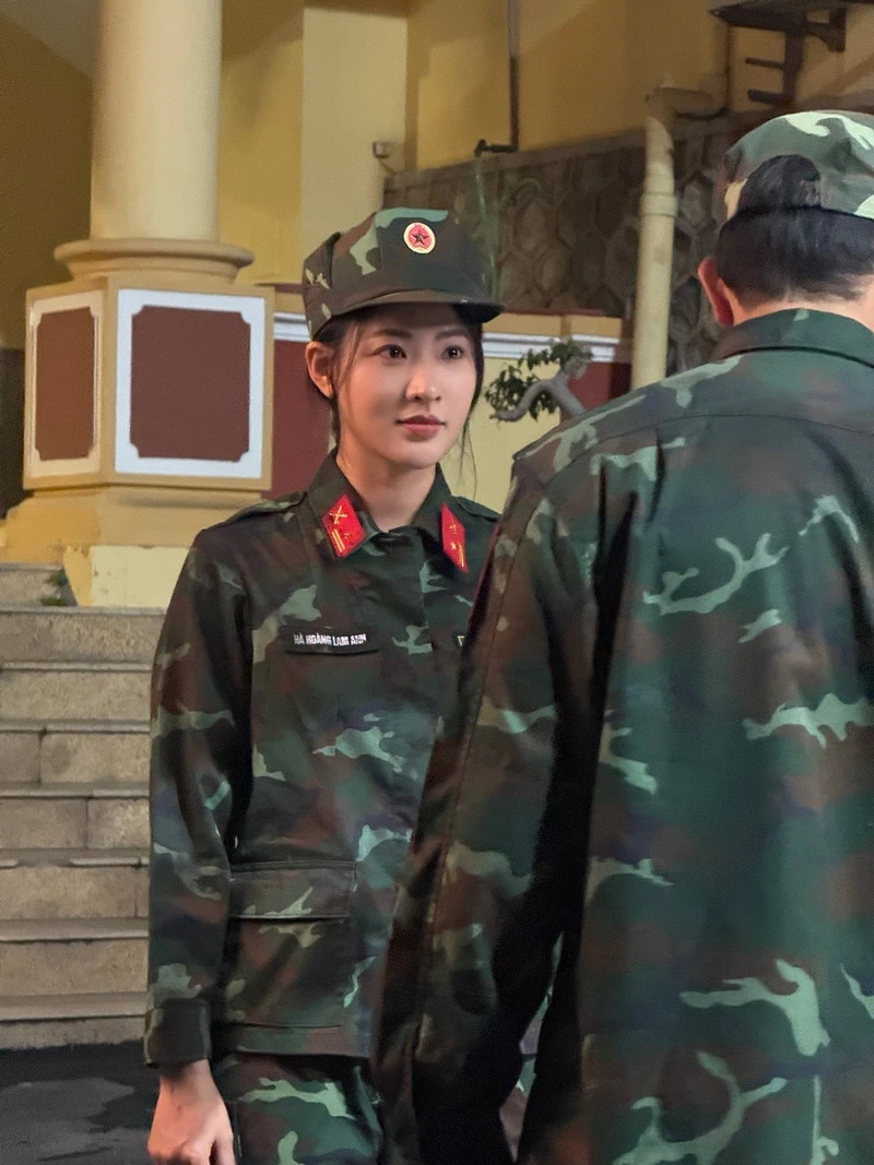 Xăng tăng giá Võ Hoài Nam đạp xe đi làm, Lệ Quyên tặng quà cho bạn trai kém 12 tuổi Xăng tăng giá Võ Hoài Nam đạp xe đi làm, Lệ Quyên tặng quà cho bạn trai kém 12 tuổi
