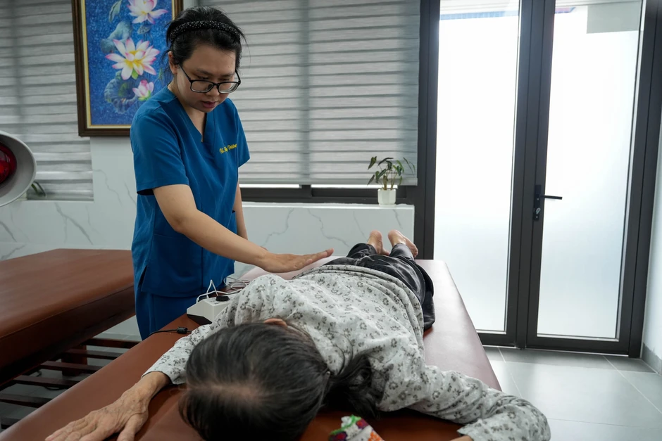 [Ảnh] Mô hình dưỡng lão bán trú: Sáng đưa, chiều đón