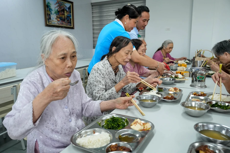 [Ảnh] Mô hình dưỡng lão bán trú: Sáng đưa, chiều đón