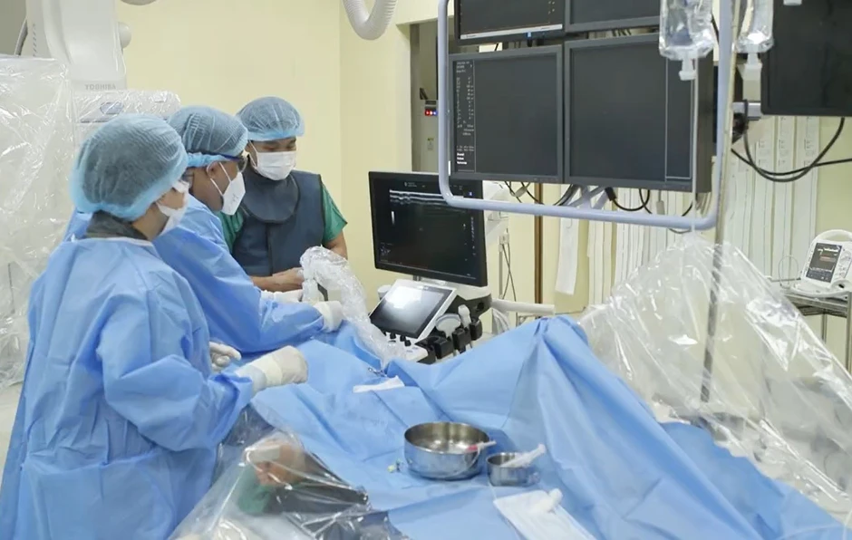‘Bỏ đói’ khối u cứu nữ bệnh nhân bị rong kinh, suy kiệt vì mất máu ‘Bỏ đói’ khối u cứu nữ bệnh nhân bị rong kinh, suy kiệt vì mất máu