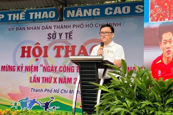 “Con xếp hạc để ước mơ mau hết bệnh, được trở về nhà” “Con xếp hạc để ước mơ mau hết bệnh, được trở về nhà”