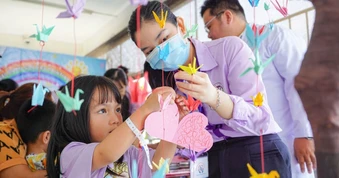 “Con xếp hạc để ước mơ mau hết bệnh, được trở về nhà”