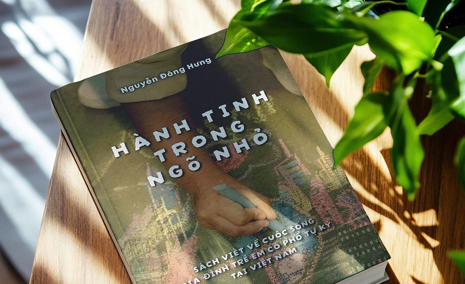 "Hành tinh trong ngõ nhỏ": Góc nhìn mới về trẻ rối loạn phổ tự kỷ "Hành tinh trong ngõ nhỏ": Góc nhìn mới về trẻ rối loạn phổ tự kỷ