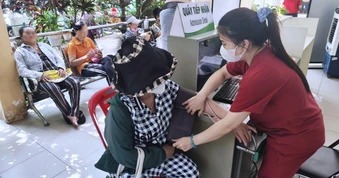 "Người bệnh có thể quên một toa thuốc, nhưng sẽ nhớ rất lâu ánh mắt thờ ơ"