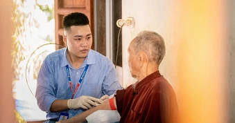 “Trốn nắng” những ngày thời tiết khắc nghiệt - Đừng bỏ quên sức khỏe vì ngại ra đường