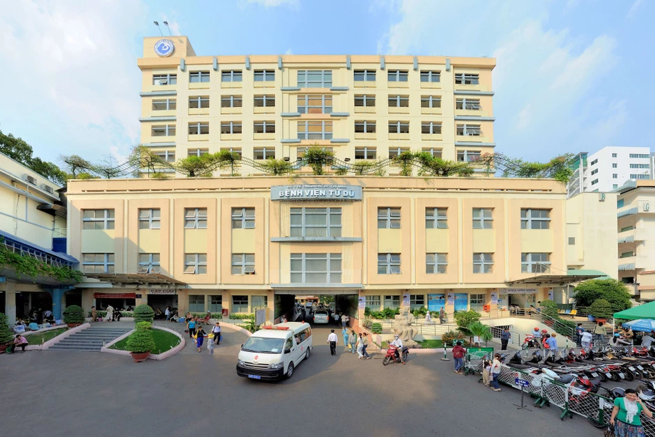 1 bệnh viện công đưa ra thông báo khám đến 19 giờ mỗi ngày: Đi làm cả ngày không kịp khám, người dân có thể tranh thủ sau giờ tan ca
