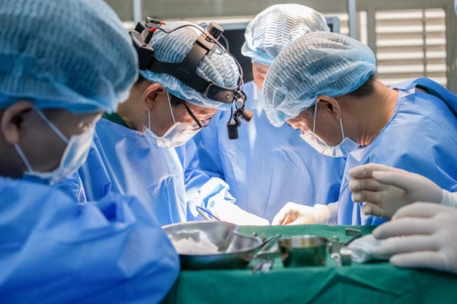 10 giờ mổ cứu ca ung thư hốc mũi 'chưa từng có' 10 giờ mổ cứu ca ung thư hốc mũi 'chưa từng có'