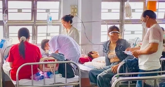 105 người bị sốt và nôn ói sau khi ăn bánh mì