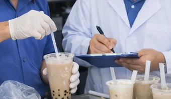 13 học sinh nghi ngộ độc sau khi uống trà sữa gần trường