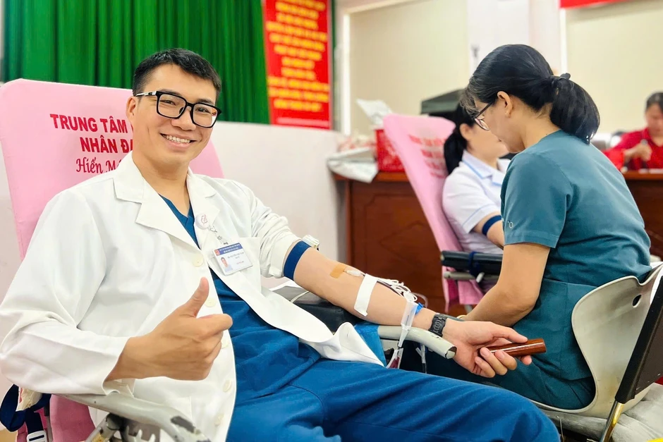 17 ngày trên biển, bác sĩ TPHCM làm nên điều ý nghĩa cho quân dân Trường Sa 17 ngày trên biển, bác sĩ TPHCM làm nên điều ý nghĩa cho quân dân Trường Sa