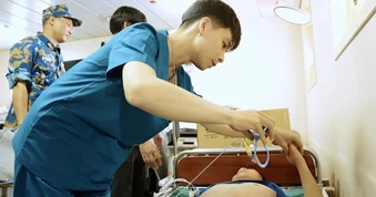 17 ngày trên biển, bác sĩ TPHCM làm nên điều ý nghĩa cho quân dân Trường Sa