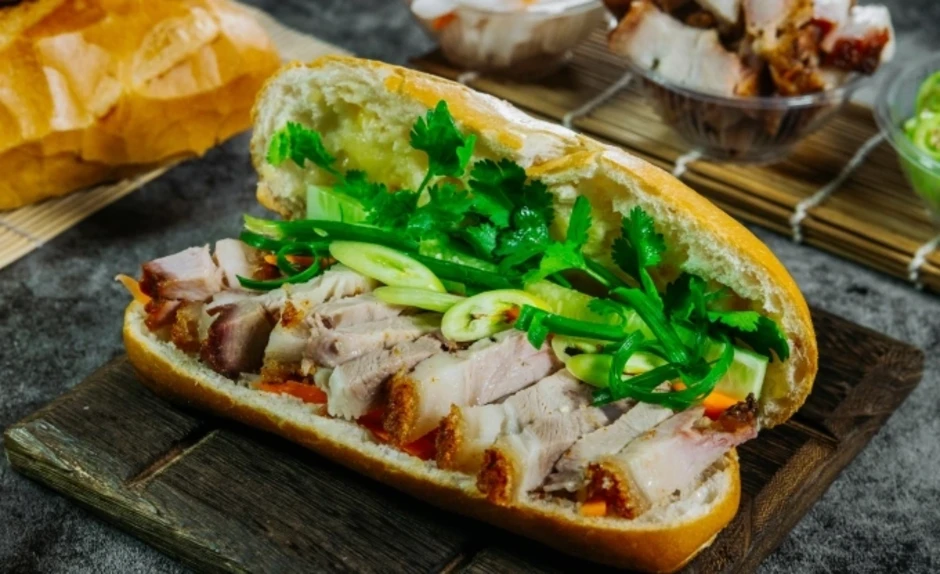 17 người nghi ngộ độc sau ăn bánh mì heo quay ở TP HCM 17 người nghi ngộ độc sau ăn bánh mì heo quay ở TP HCM