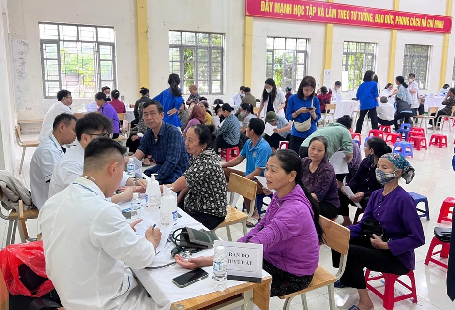 180 thầy thuốc trẻ Thủ đô khám bệnh, tư vấn chăm sóc sức khỏe người dân 180 thầy thuốc trẻ Thủ đô khám bệnh, tư vấn chăm sóc sức khỏe người dân