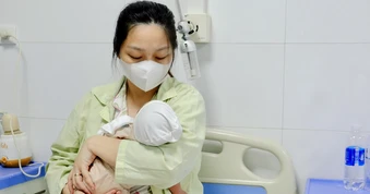 2 triệu đồng và bài toán khuyến sinh khi người trẻ còn nhiều áp lực