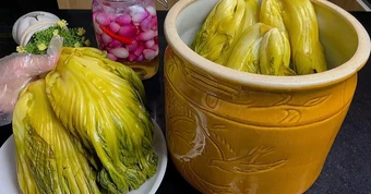 2 vợ chồng cùng mắc ung thư dạ dày, bác sĩ: "Thủ phạm" ngay trên bàn ăn, đừng ăn rau kiểu này nữa!