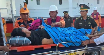 26 giờ cứu ngư dân nghi bị tai biến gần đặc khu Hoàng Sa