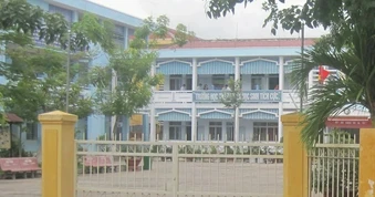 27 em học sinh tiểu học cấp cứu nghi ngộ độc thực phẩm