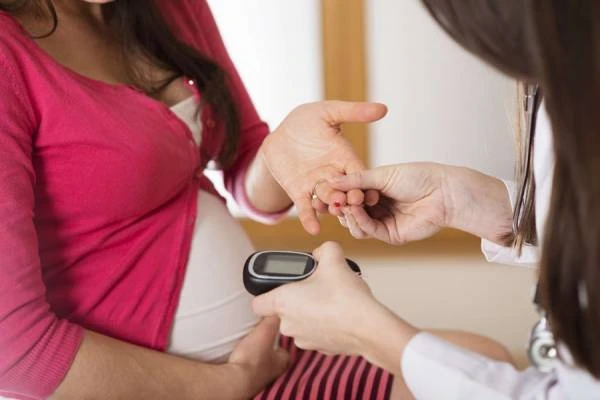 3 ca bệnh, 3 cái kết đau lòng: Bác sĩ Bệnh viện Bạch Mai nghẹn lại vì ''nói không ai tin''