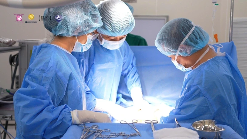 3 năm không triệu chứng: Khối u buồng trứng âm thầm tiến triển nguy cơ ung thư 3 năm không triệu chứng: Khối u buồng trứng âm thầm tiến triển nguy cơ ung thư