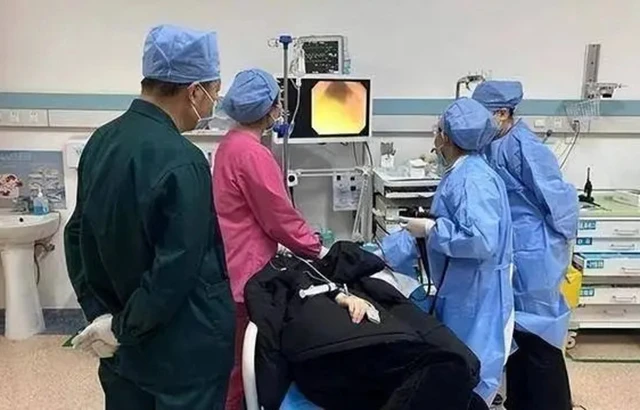 3 người 1 nhà lần lượt qua đời vì ung thư, bác sĩ nói thẳng: "Vứt ngay 3 loại rau trong tủ lạnh" 3 người 1 nhà lần lượt qua đời vì ung thư, bác sĩ nói thẳng: "Vứt ngay 3 loại rau trong tủ lạnh"