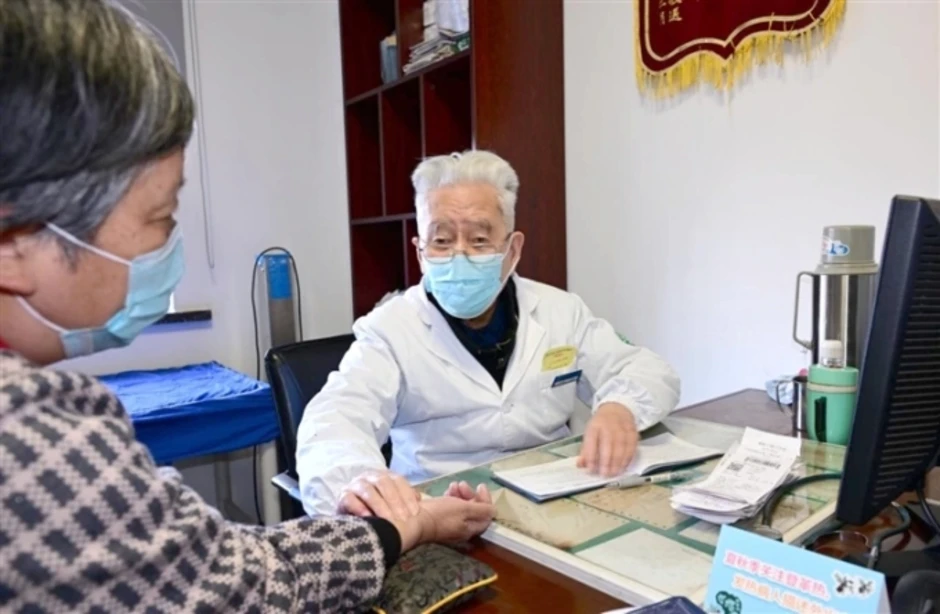 3 'nguyên tắc vàng' giúp danh y 99 tuổi minh mẫn, ngày khám hơn 30 bệnh nhân 3 'nguyên tắc vàng' giúp danh y 99 tuổi minh mẫn, ngày khám hơn 30 bệnh nhân