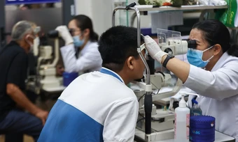 30 giây tự kiểm tra tình trạng khô mắt