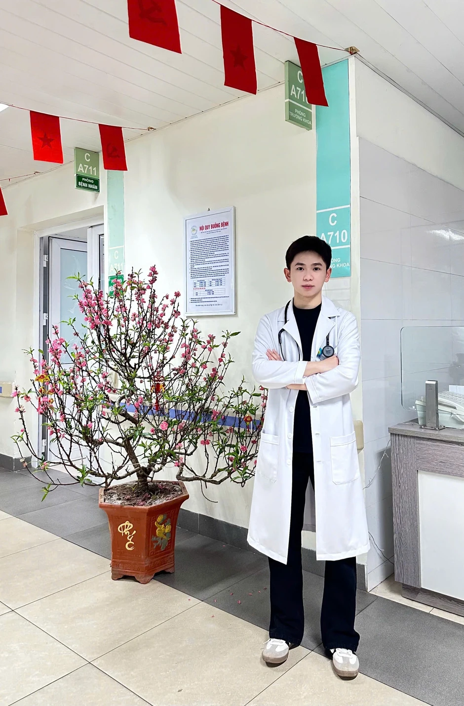 30 phút ép tim cứu người bên hồ Định Công của nam sinh y khoa