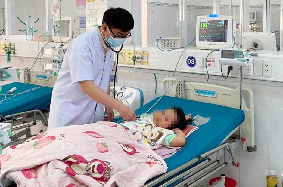 31 học sinh ở Gia Lai bị ong đốt, phải lọc máu hơn 53 giờ để cứu 1 học sinh 31 học sinh ở Gia Lai bị ong đốt, phải lọc máu hơn 53 giờ để cứu 1 học sinh