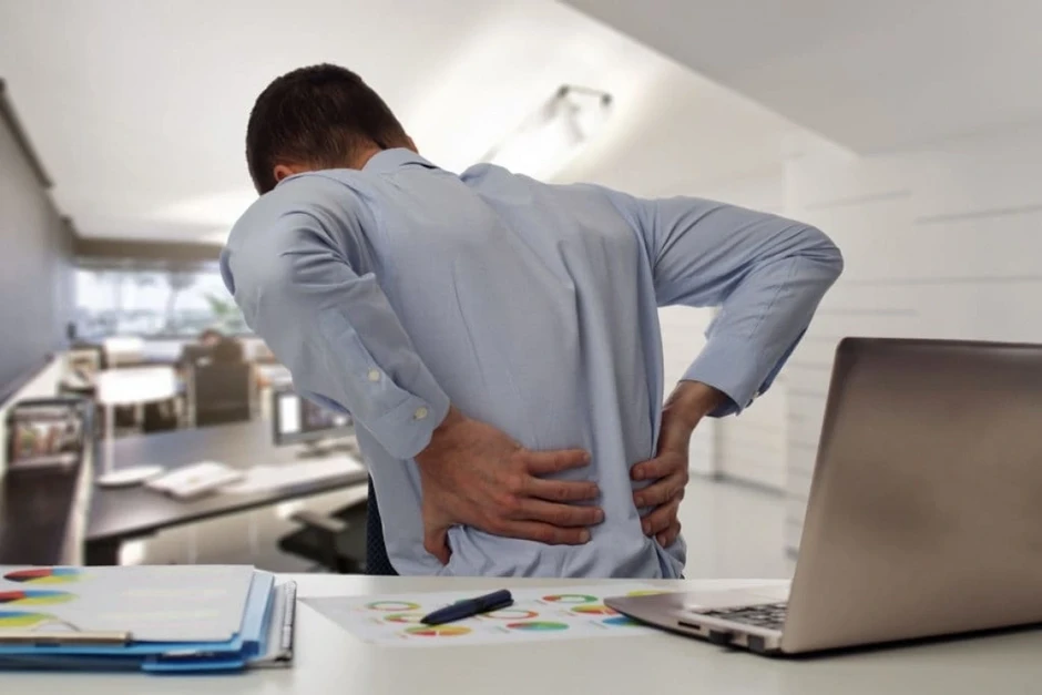 4 bài tập giãn cơ giúp giảm đau lưng cho dân văn phòng