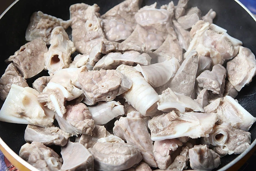4 bộ phận bẩn nhất của con lợn nhưng người Việt "mê như điếu đổ"! 4 bộ phận bẩn nhất của con lợn nhưng người Việt "mê như điếu đổ"!