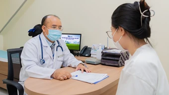 4 dấu hiệu trẻ bị vẹo cột sống - Báo TinVina
