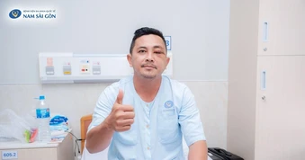 4 giờ nghẹt thở dưới kính vi phẫu giải cứu đôi mắt bị khối u chèn ép