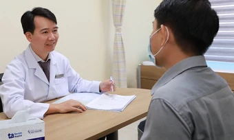 4 nguyên tắc uống nước phòng bệnh tiết niệu khi đi du lịch - Báo TinVina