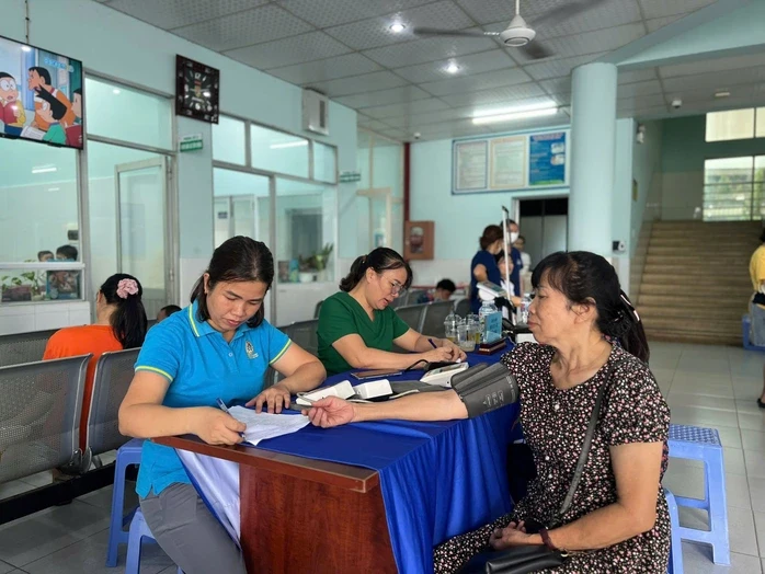 4 trạm y tế được hỗ trợ chuyên môn, giảm chuyển tuyến không cần thiết 4 trạm y tế được hỗ trợ chuyên môn, giảm chuyển tuyến không cần thiết
