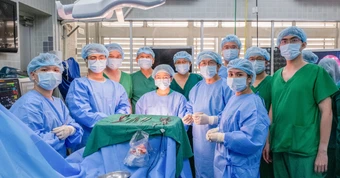 5 chuyên khoa và 10 giờ phẫu thuật cho ca bệnh 'chưa từng có trong tiền lệ'