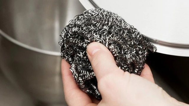 5 lời khuyên cho những gia đình đang dùng miếng cọ xoong nồi