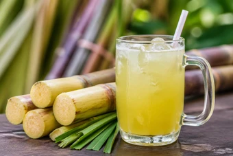 5 nhóm người nên hạn chế uống nước mía - Báo TinVina