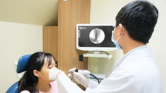 5 sai lầm dễ gây viêm mũi họng khi thời tiết thay đổi - Báo TinVina