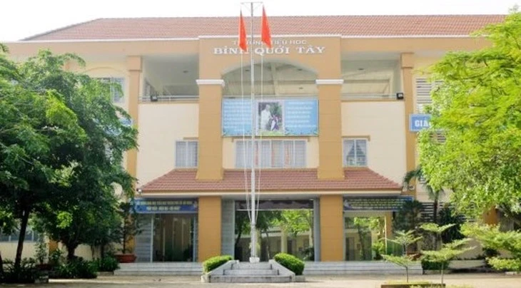 53 học sinh Trường tiểu học Bình Quới Tây, TP.HCM nghi bị ngộ độc thực phẩm 53 học sinh Trường tiểu học Bình Quới Tây, TP.HCM nghi bị ngộ độc thực phẩm