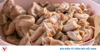 6 nhóm người nên tránh ăn lòng lợn