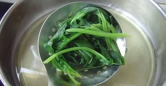6 thực phẩm "phá thận" hơn bia rượu nhưng quen thuộc trên bàn ăn: 1 loại rau ai cũng tưởng tốt