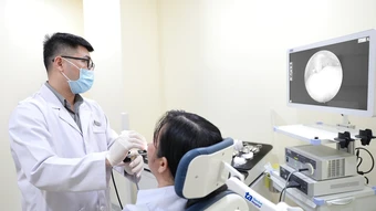Ai dễ bị viêm họng, amidan khi mưa lạnh? - Báo TinVina
