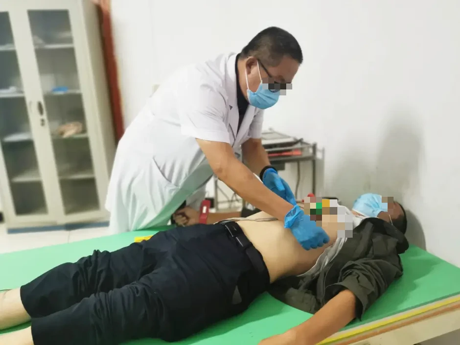 Ai mạnh khỏe hơn giữa người chăm uống nước lọc và chăm uống trà? Nhìn người đàn ông này là rõ! Ai mạnh khỏe hơn giữa người chăm uống nước lọc và chăm uống trà? Nhìn người đàn ông này là rõ!