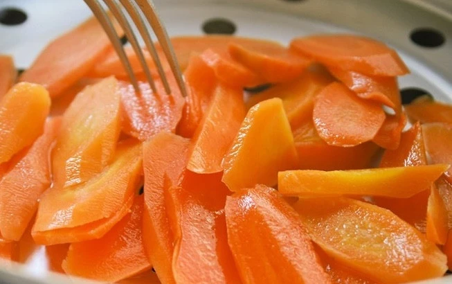 Ăn cà rốt mỗi ngày trong 4 tháng, người phụ nữ khiến bác sĩ cũng giật mình khi đi khám