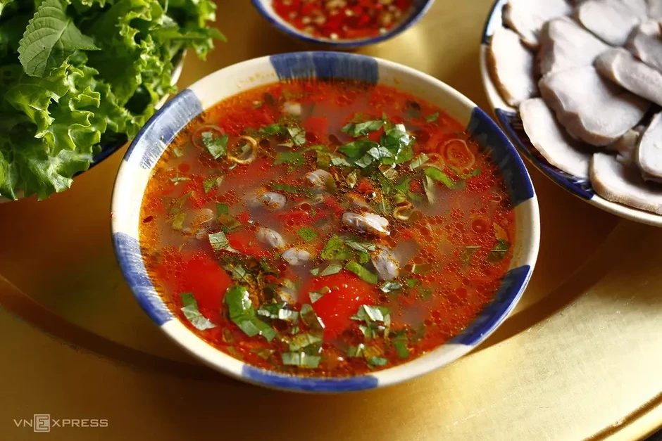 Ăn cơm chan canh hay cơm khô tốt hơn?
