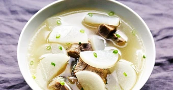 Ăn sống thải độc, nấu chín tốt cho phổi, hầm kỹ bổ dạ dày: Loại củ được ví như "nhân sâm trắng" của người Việt