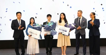 Ba bác sĩ nội trú nhận học bổng gần 200 triệu đồng