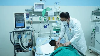Ba bệnh nhân ngộ độc botulinum đã cai máy thở sau khi dùng thuốc đặc trị